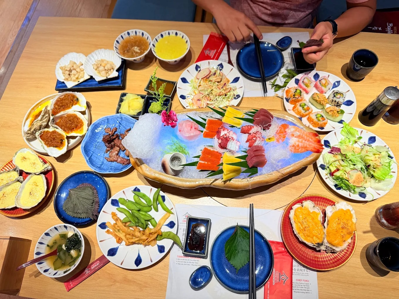 Buffet sushi tại Okita mang đậm tinh thần ẩm thực Nhật Bản với hơn 200 món tinh tế 